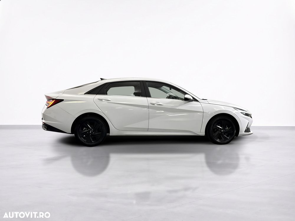 Hyundai Elantra - 7