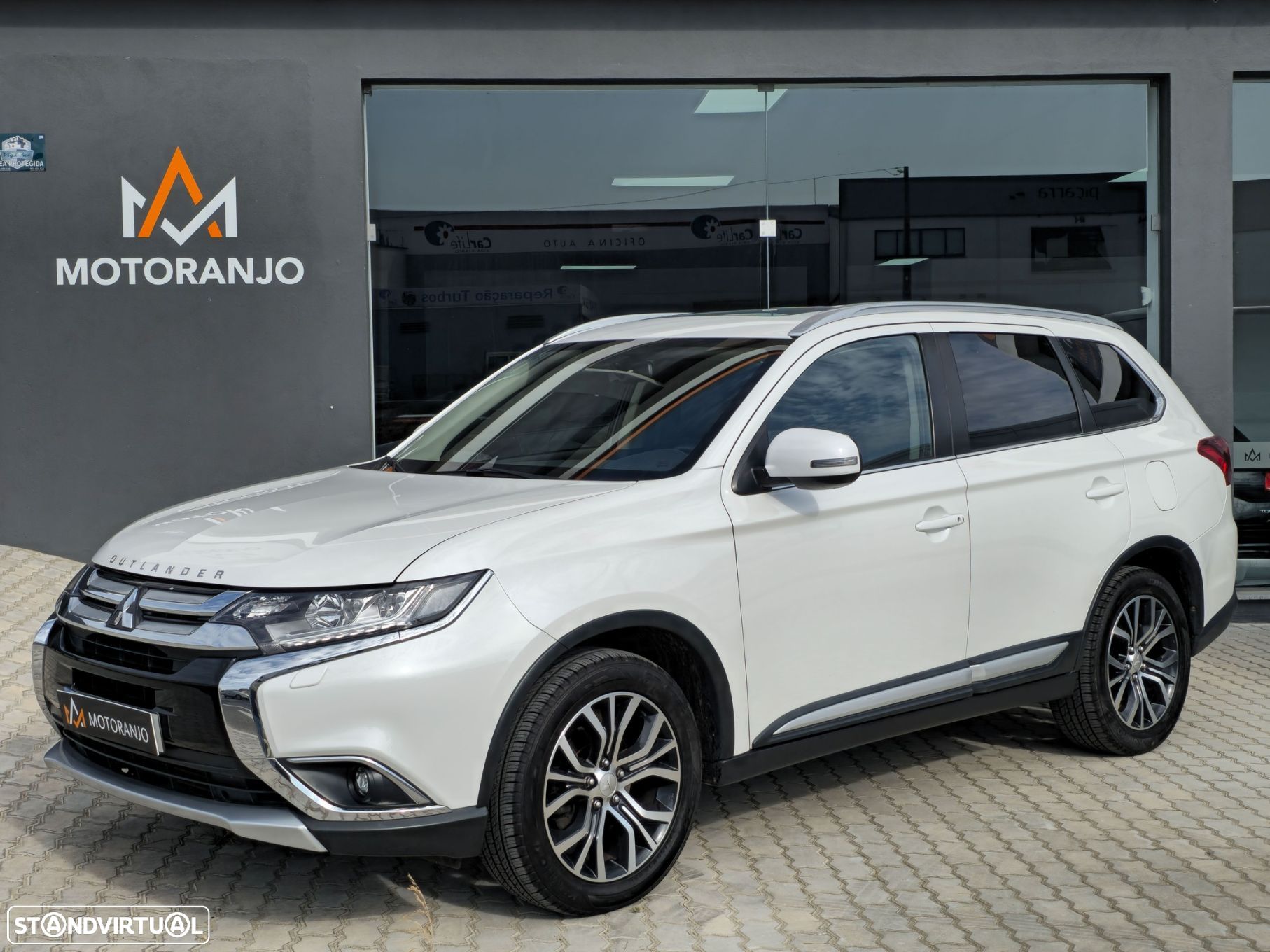 Mitsubishi Outlander 2.2 DI-D Intense+ - 1