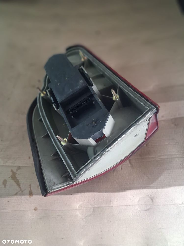 Lampa tył FORD MONDEO MK2 kombi  prawa  OE - 3