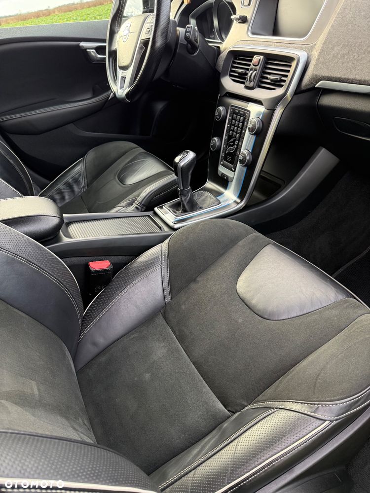 Volvo V40 D4 Drive-E R-Design Momentum - 25