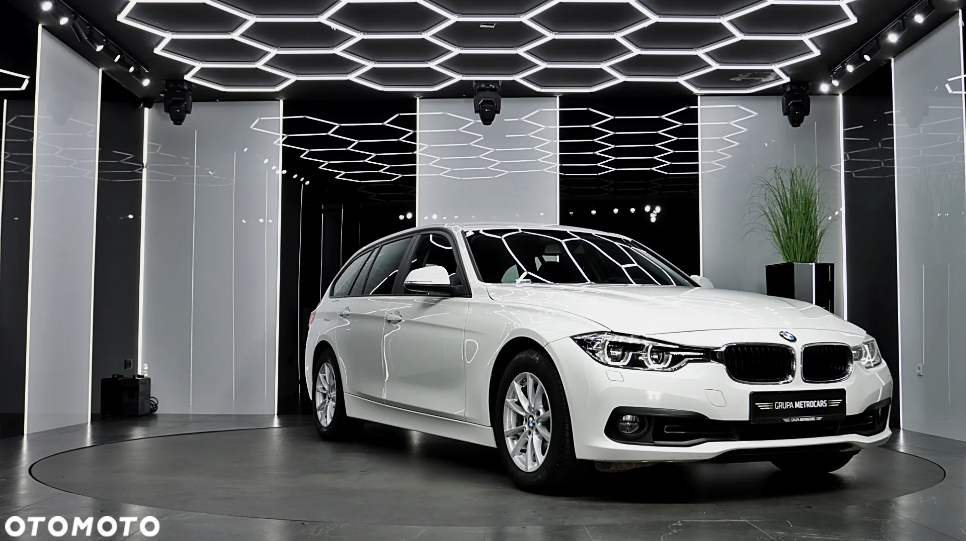 BMW Seria 3 318i GPF - 14