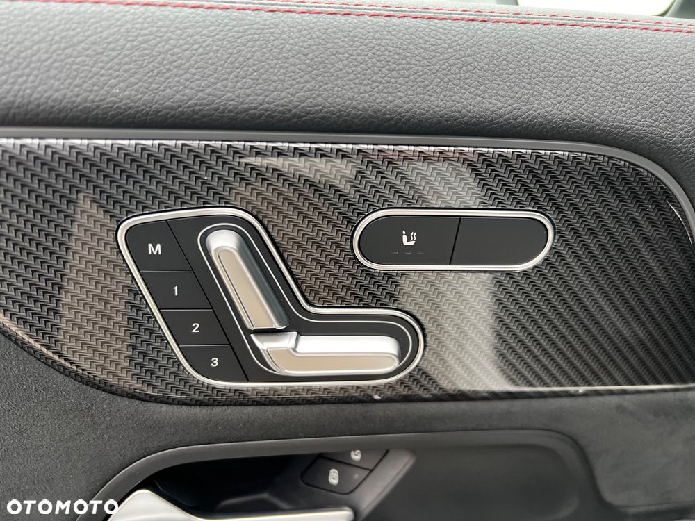 Mercedes-Benz GLA 250 4Matic 7G-DCT AMG Line - 24