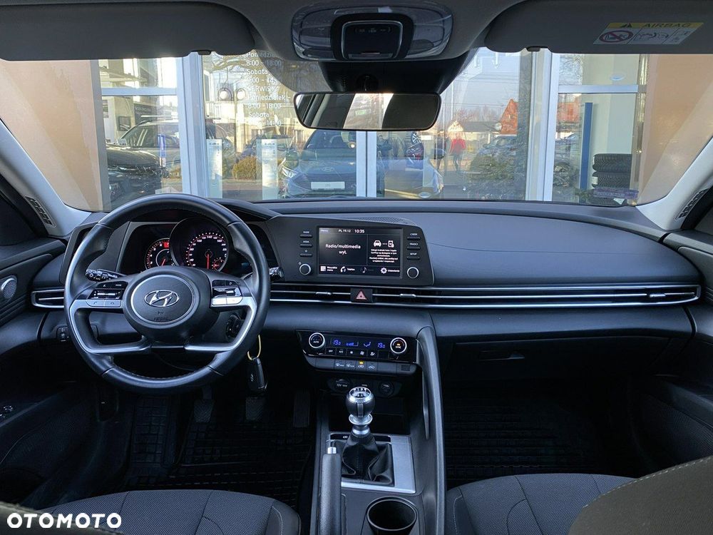 Hyundai Elantra - 12