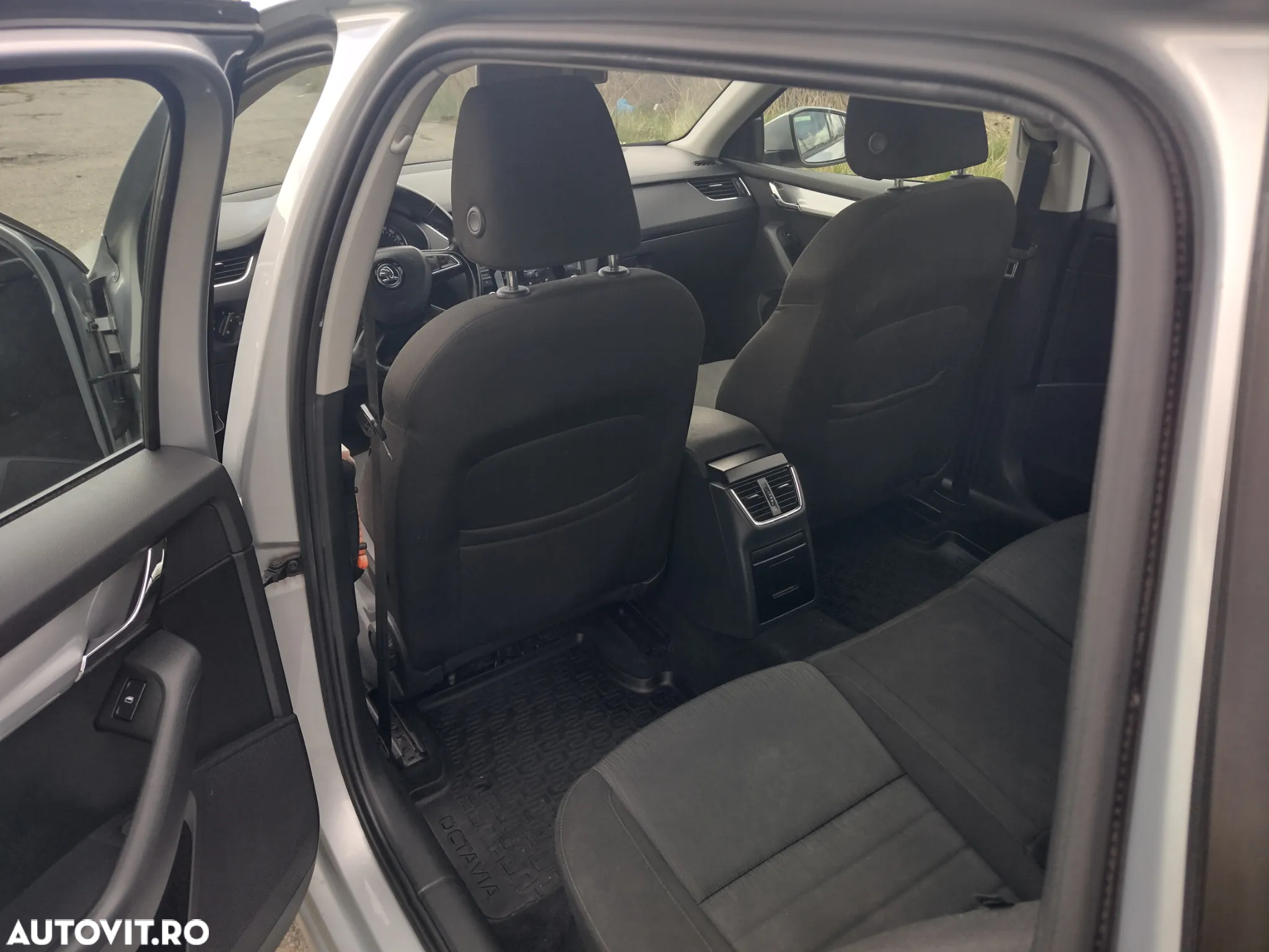 Skoda Octavia 1.6 TDI AMBITION - 7
