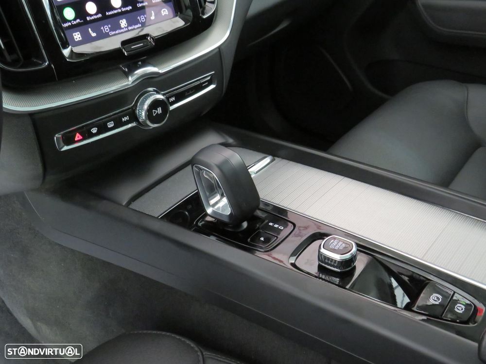 Volvo XC 60 2.0 T6 PHEV Core AWD - 12