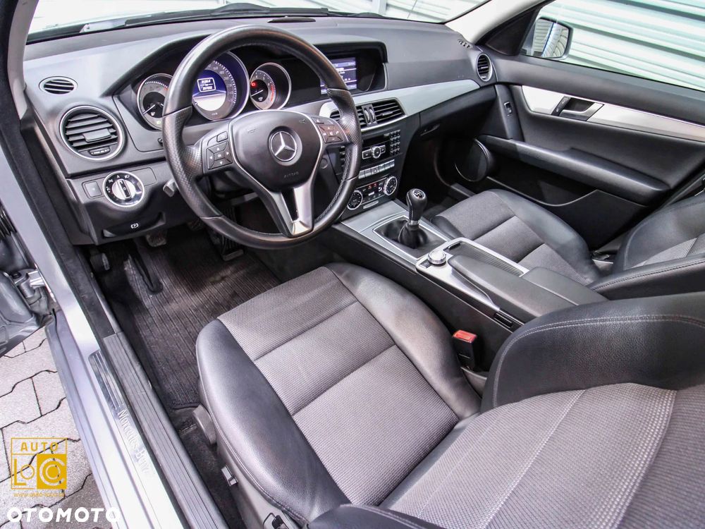 Mercedes-Benz Klasa C 180 CGI BlueEff Avantgarde - 17