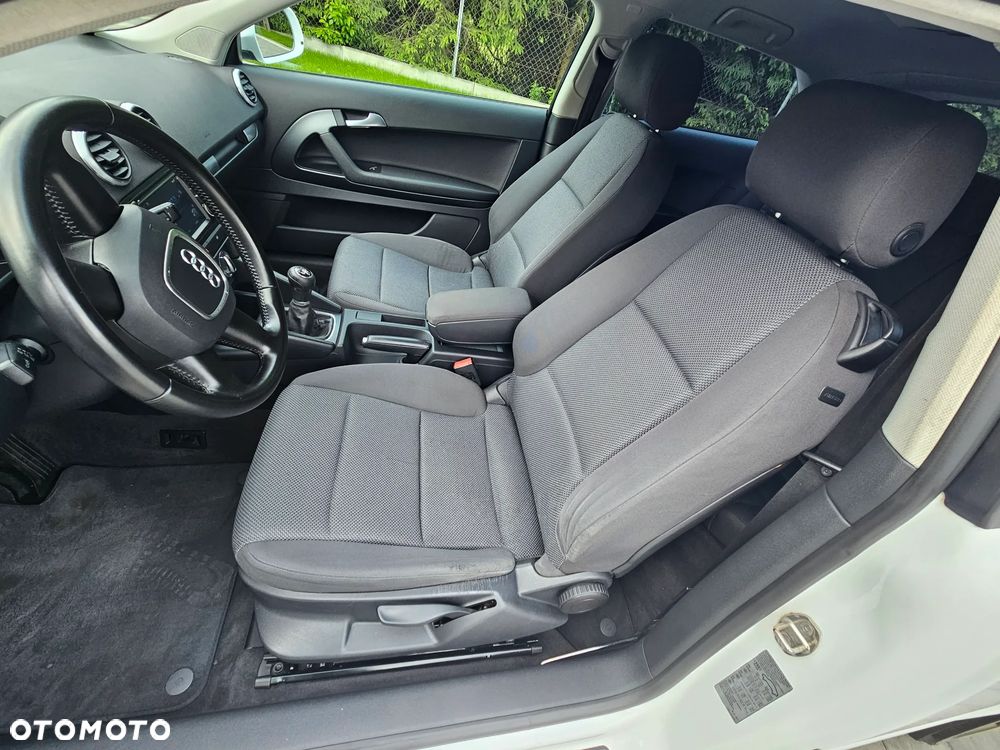 Audi A3 3-drzwiowe 1.6 Attraction - 16
