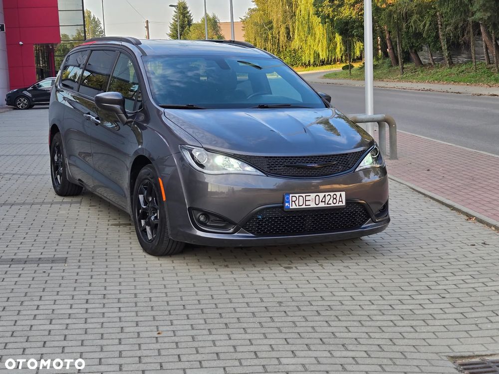 Chrysler Pacifica - 3