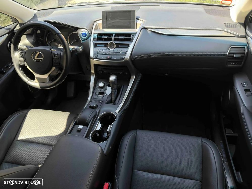 Lexus NX 300h Executive+ - 31