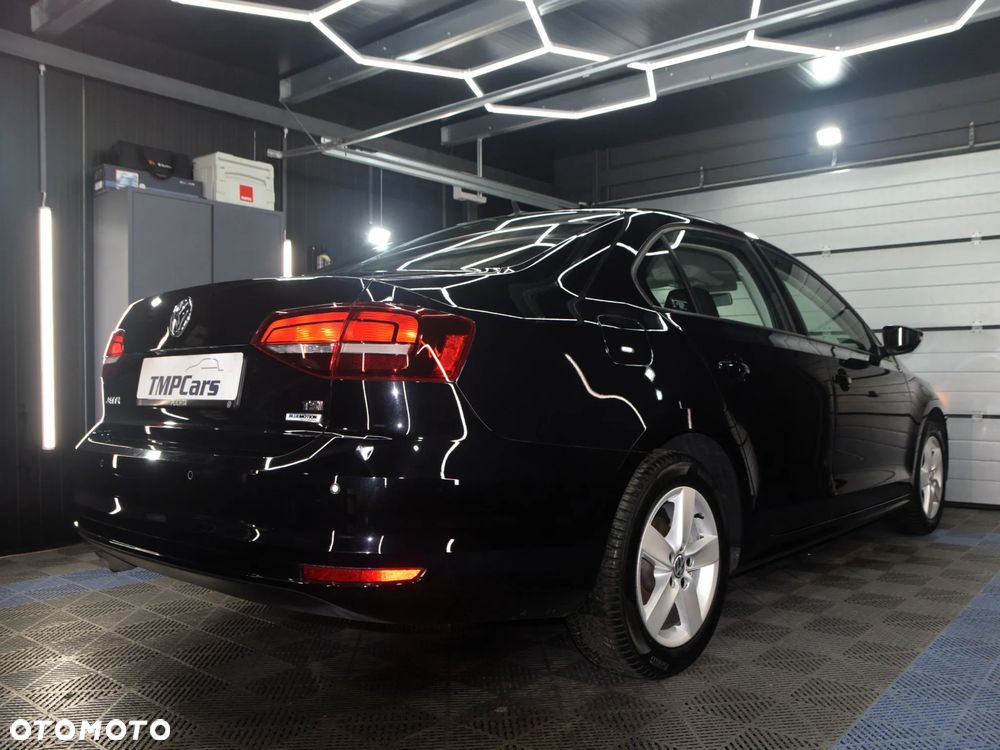 Volkswagen Jetta - 4