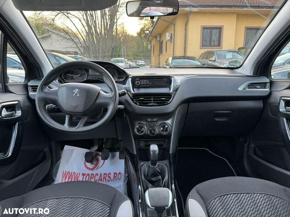 Peugeot 2008 1.2 L PureTech Allure - 5