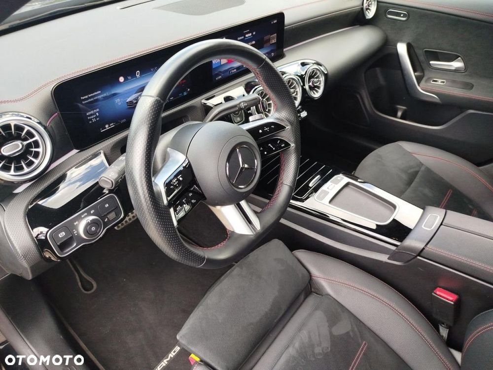 Mercedes-Benz CLA - 11