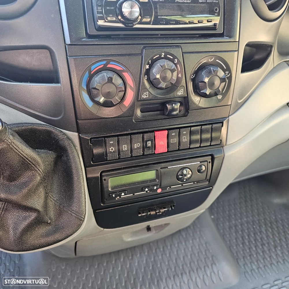 Iveco Mini Buss 21LUGARES A/C - 19