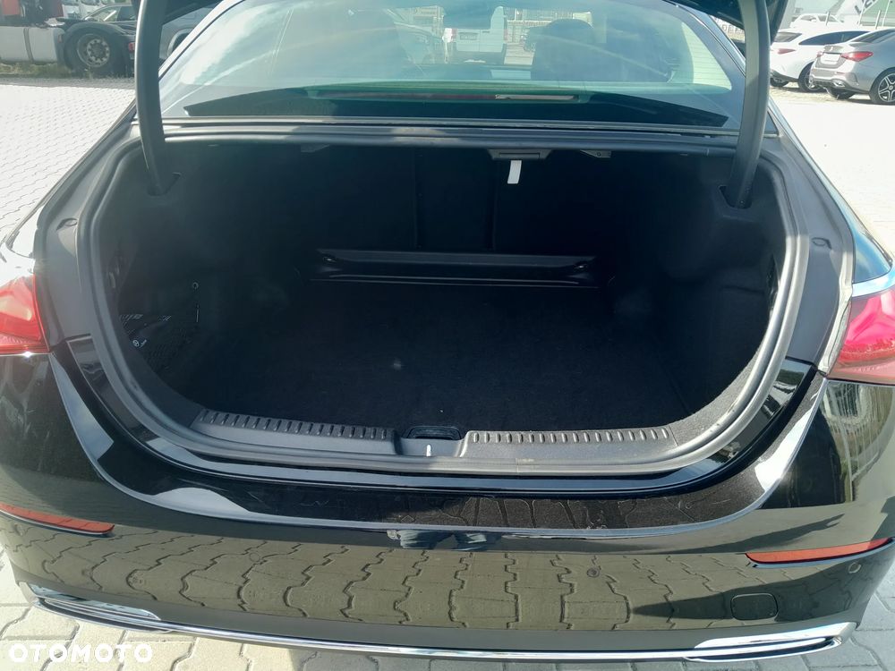 Mercedes-Benz Klasa E 200 mHEV 4-Matic Avantgarde 9G-Tronic - 17