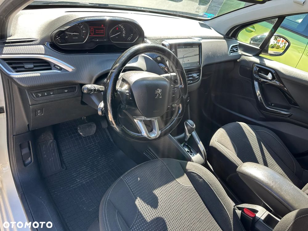 Peugeot 208 1.2 PureTech Allure S&S EAT6 - 16