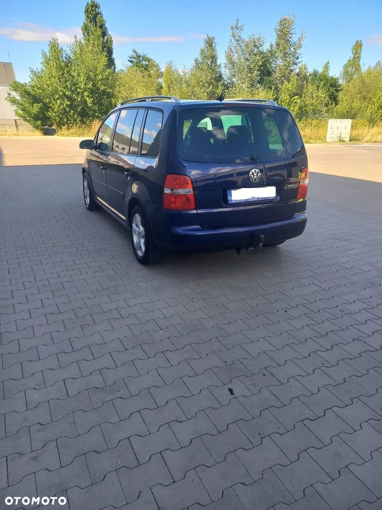 Volkswagen Touran - 11