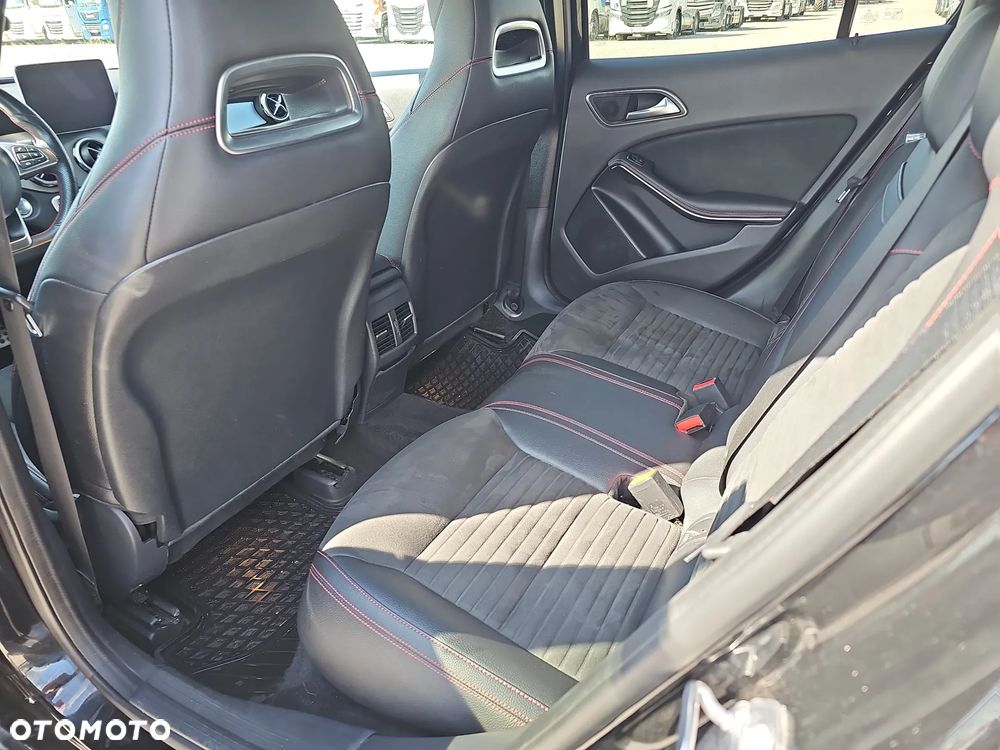 Mercedes-Benz GLA 200 7G-DCT AMG Line - 25