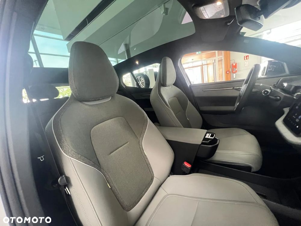 Volvo EX30 69kWh Twin Motor Ultra Black Edition - 21