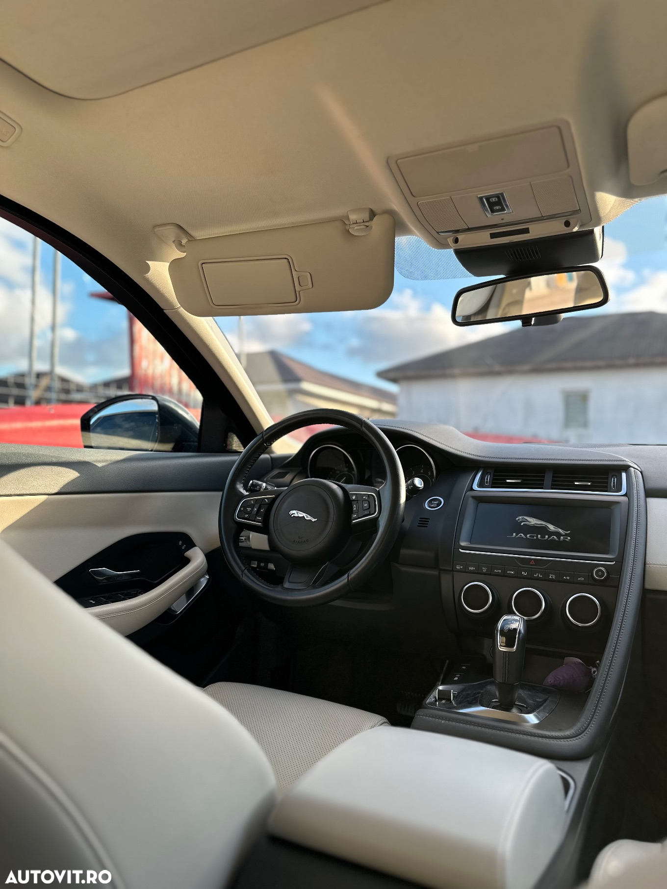 Jaguar E-Pace P250 AWD Base - 12