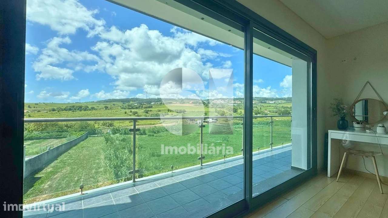 Moradia T3 Duplex em Condomínio Privado - Grande imagem: 3/47