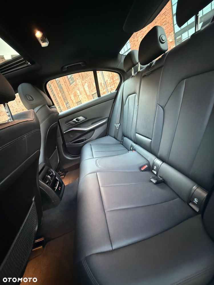 BMW Seria 3 330i xDrive Sport Line - 22