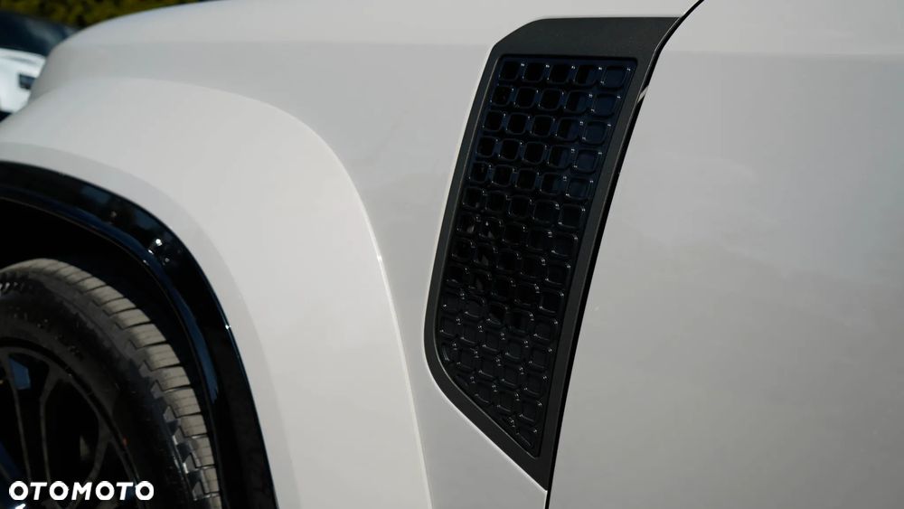 Land Rover Defender - 11