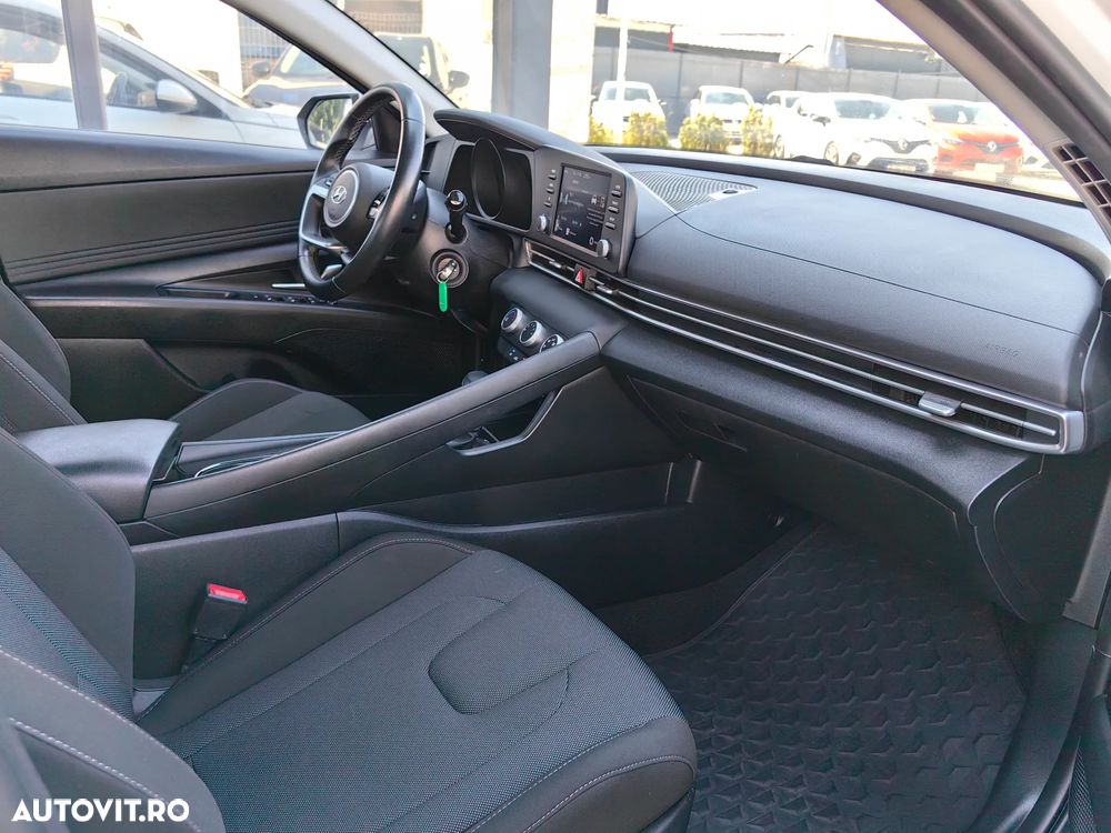 Hyundai Elantra 1.6 l 123 CP CVT Comfort - 17