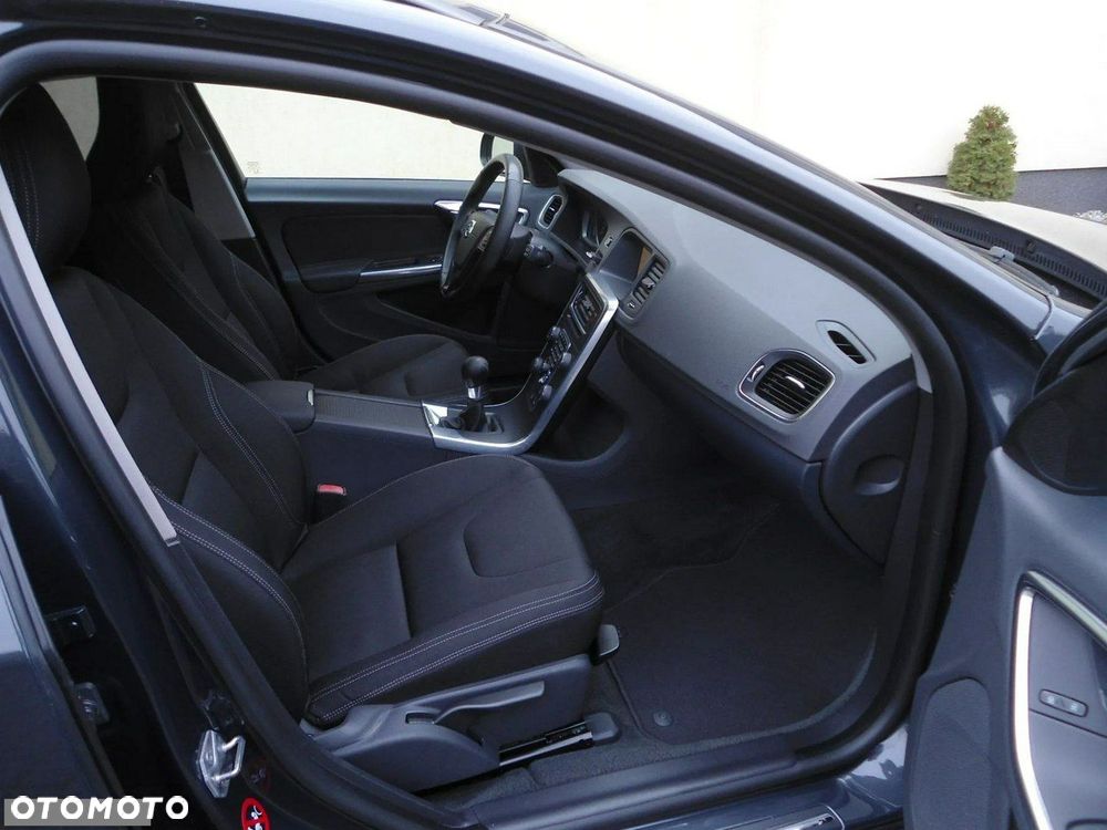 Volvo V60 D2 Momentum - 20