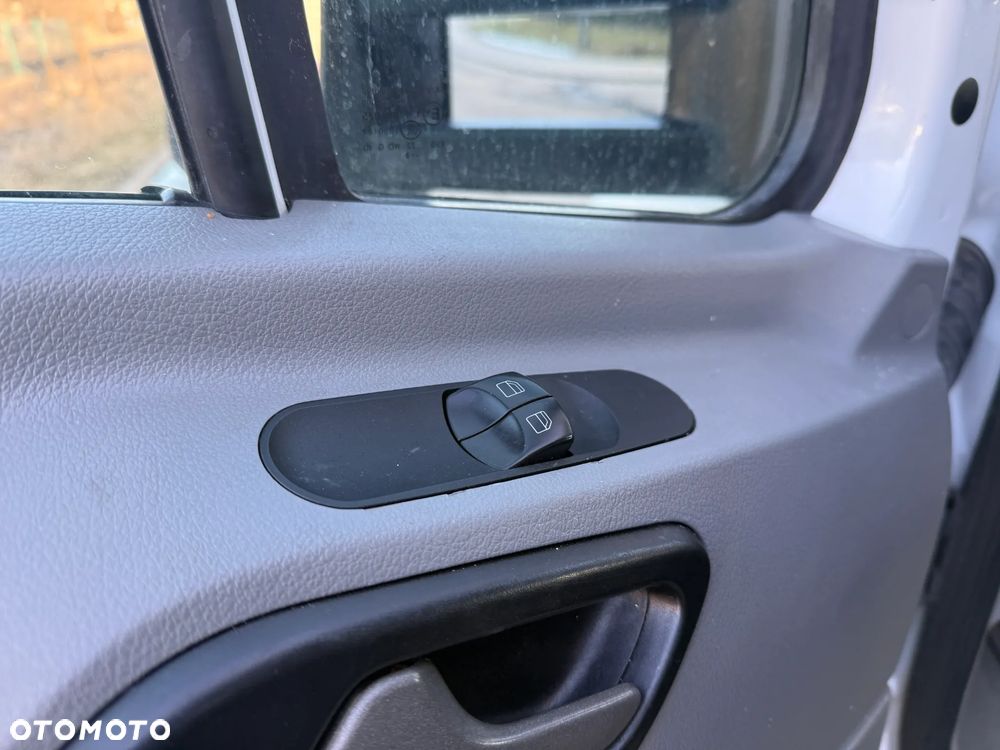 Mercedes-Benz Sprinter - 15