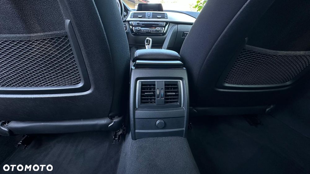 BMW Seria 3 320d Luxury Line - 28