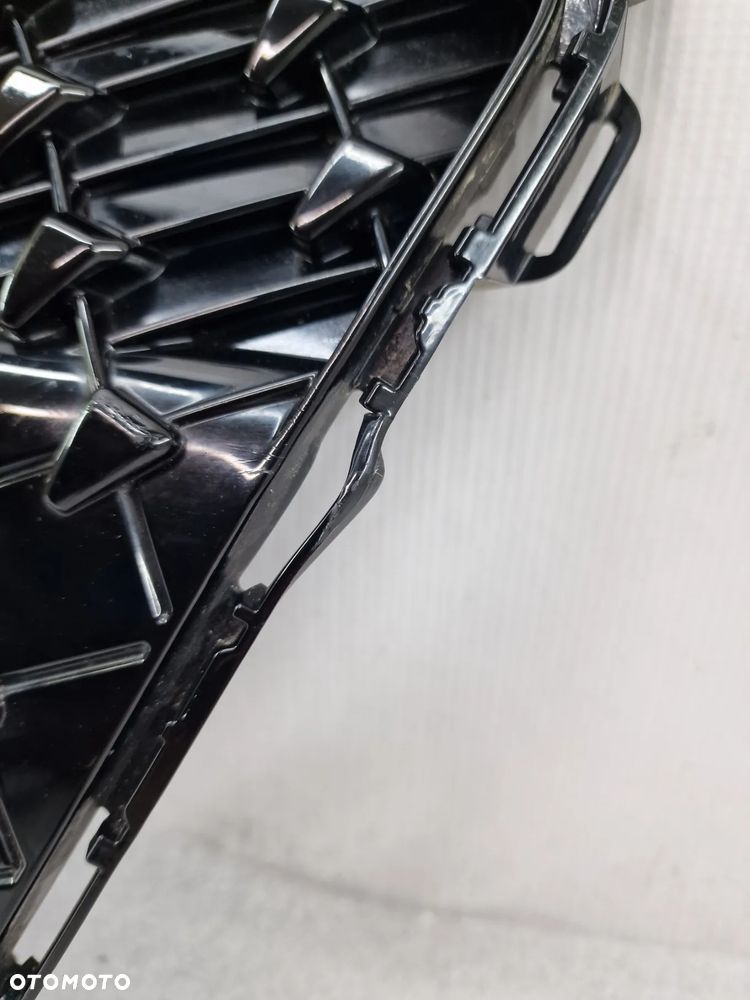 TOYOTA AYGO X CROSS 20- KRATKA ŚRODKOWA ZDERZAKA PRZEDNIEGO PRZÓD , NA PDC , NR 53111-0H140 , 53111-0H080 , NR AUKCJI KR483 - 10