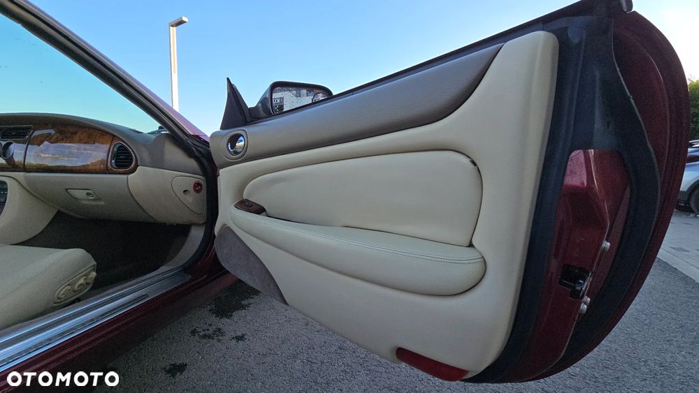Jaguar XK8 - 20