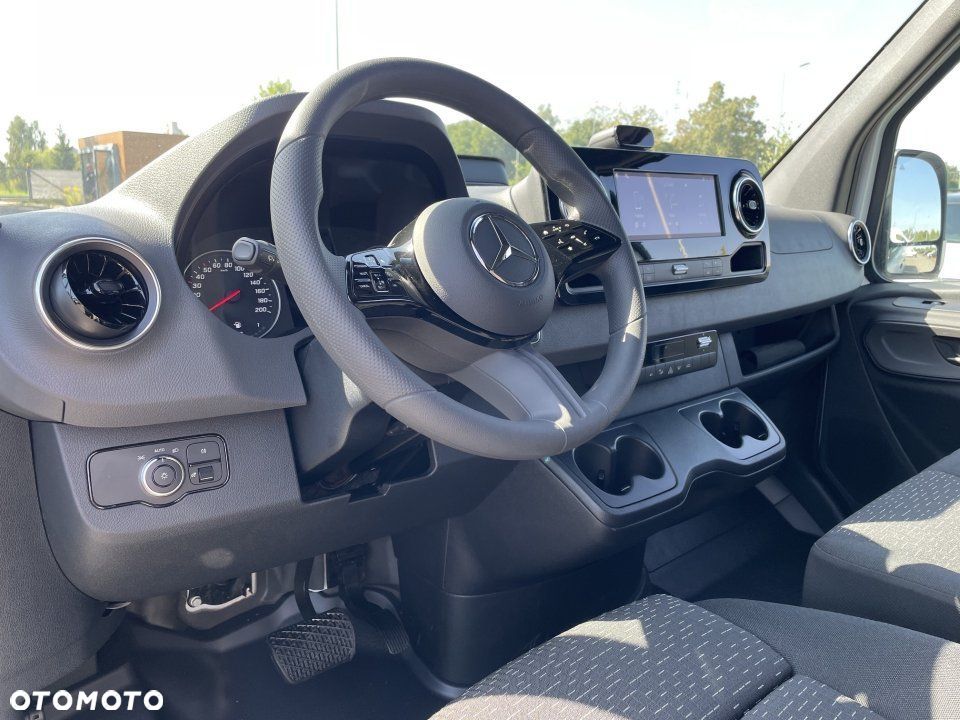 Mercedes-Benz Sprinter - 10