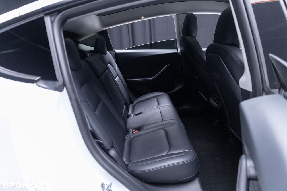 Tesla Model Y Long Range AWD - 13