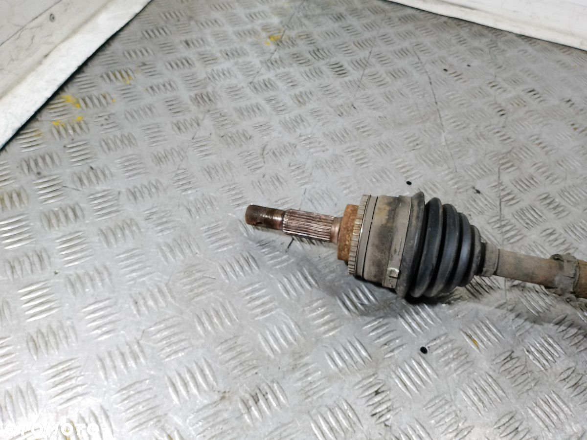 PÓŁOŚ PRAWA PRZÓD TOYOTA AVENSIS I T22 2.0 16V - 2
