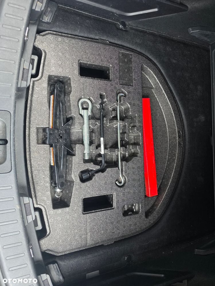 Toyota Corolla 1.8 Hybrid Comfort - 12