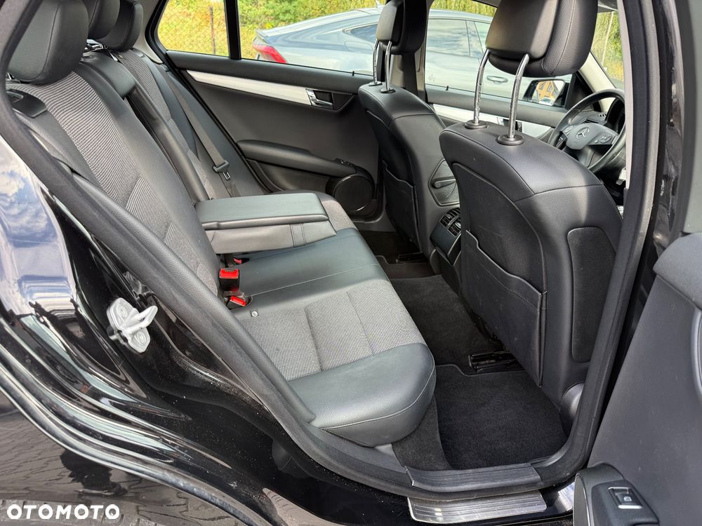 Mercedes-Benz Klasa C 180 CGI BlueEff Avantgarde - 18