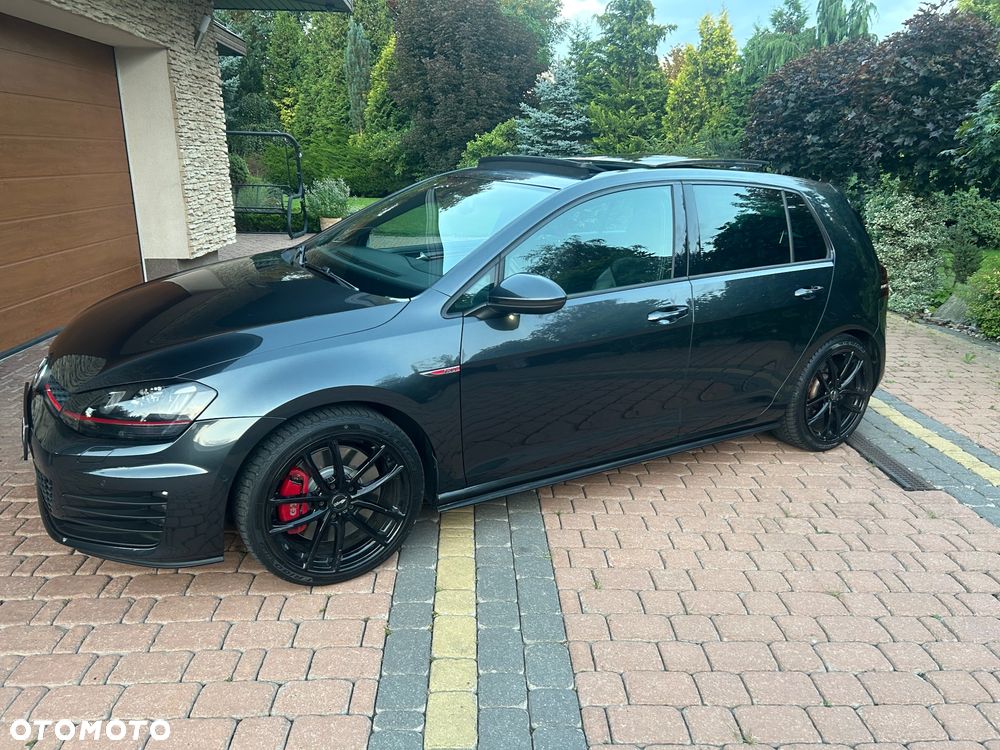 Volkswagen Golf - 2