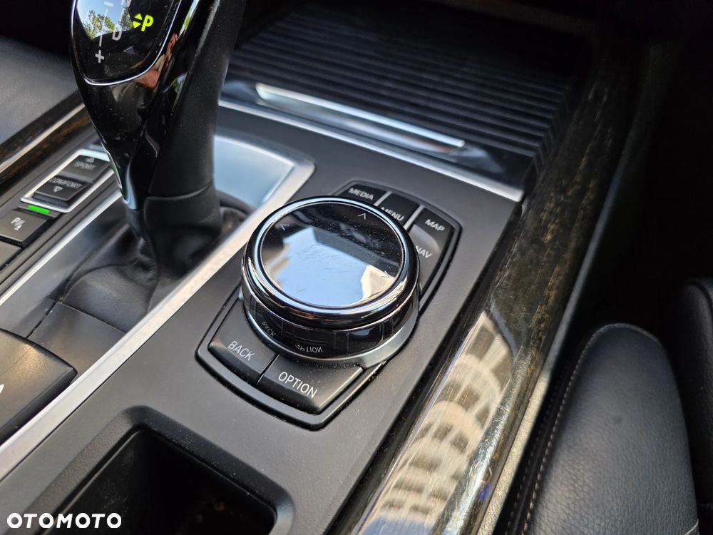 BMW X5 xDrive40d - 17