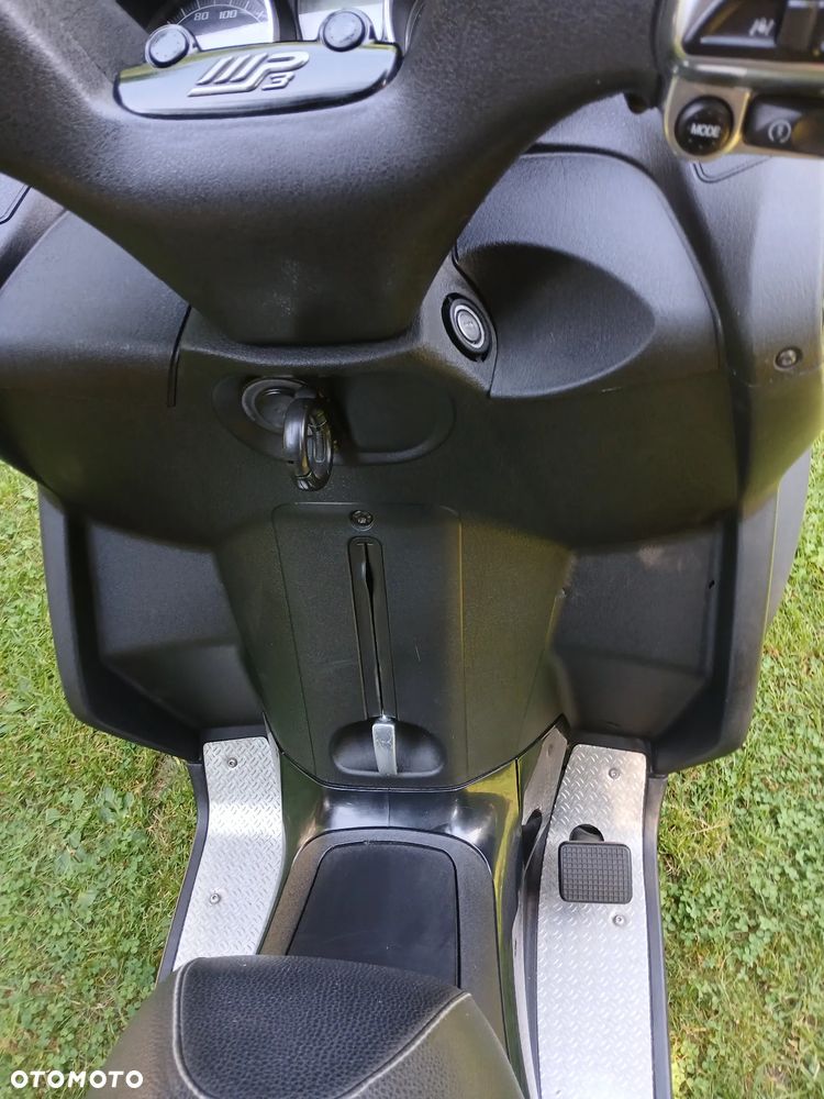 Piaggio MP-3 - 10