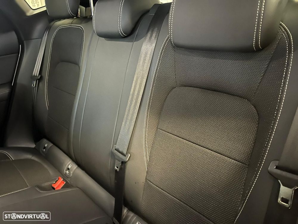 Jaguar E-Pace 2.0 i4D R-Dynamic - 34
