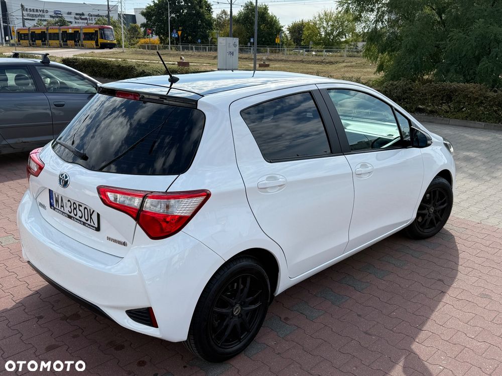 Toyota Yaris Hybrid 100 Dynamic - 4