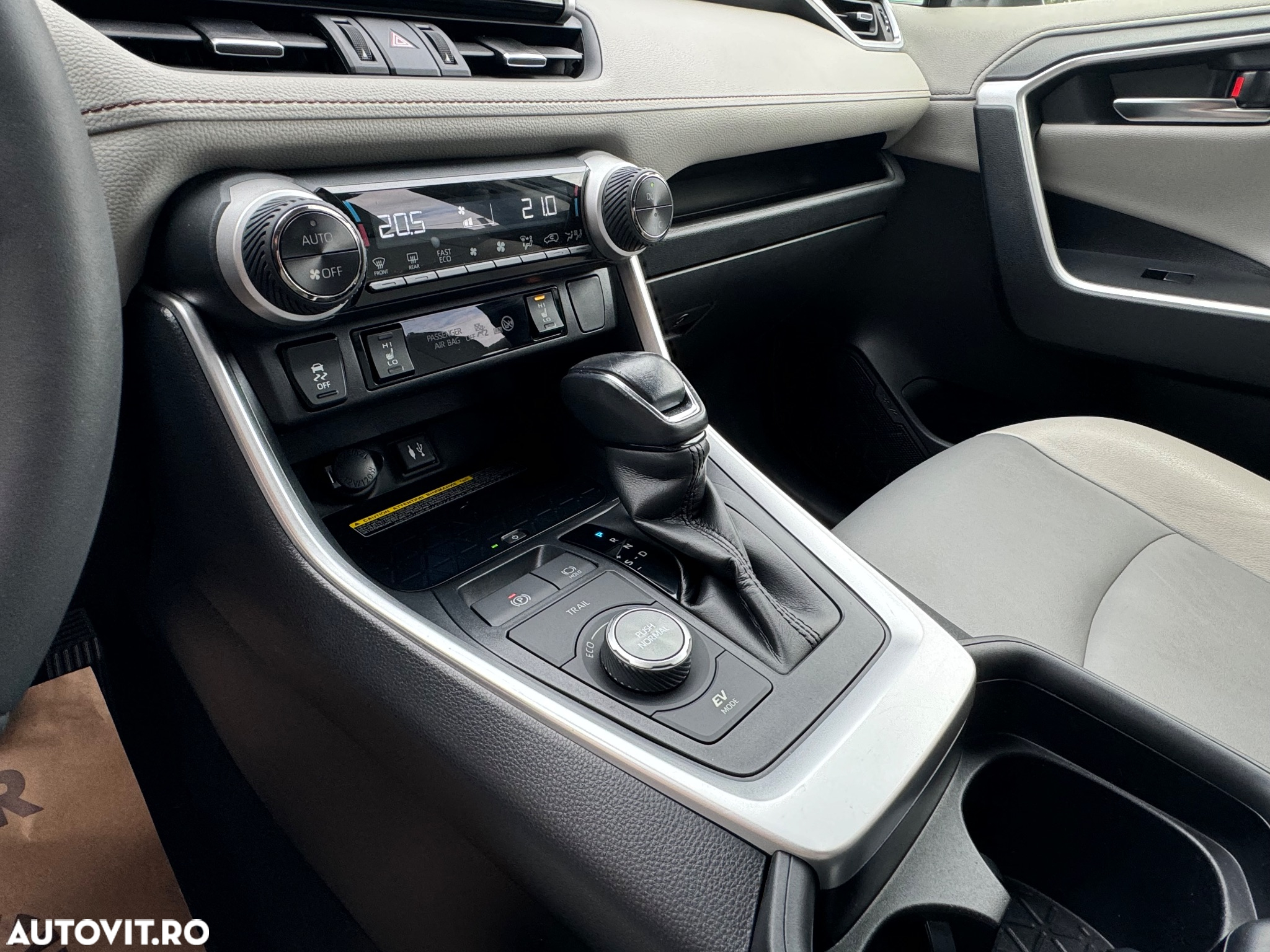 Toyota RAV4 2.5 4x4 Hybrid Adventure - 11