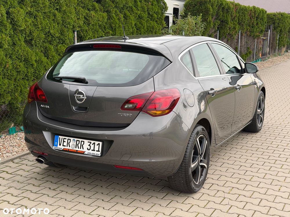 Opel Astra 1.6 Turbo Cosmo - 16