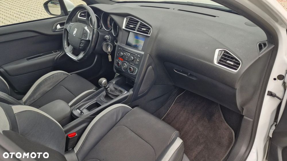 Citroën DS4 e-HDi 115 Chic - 15