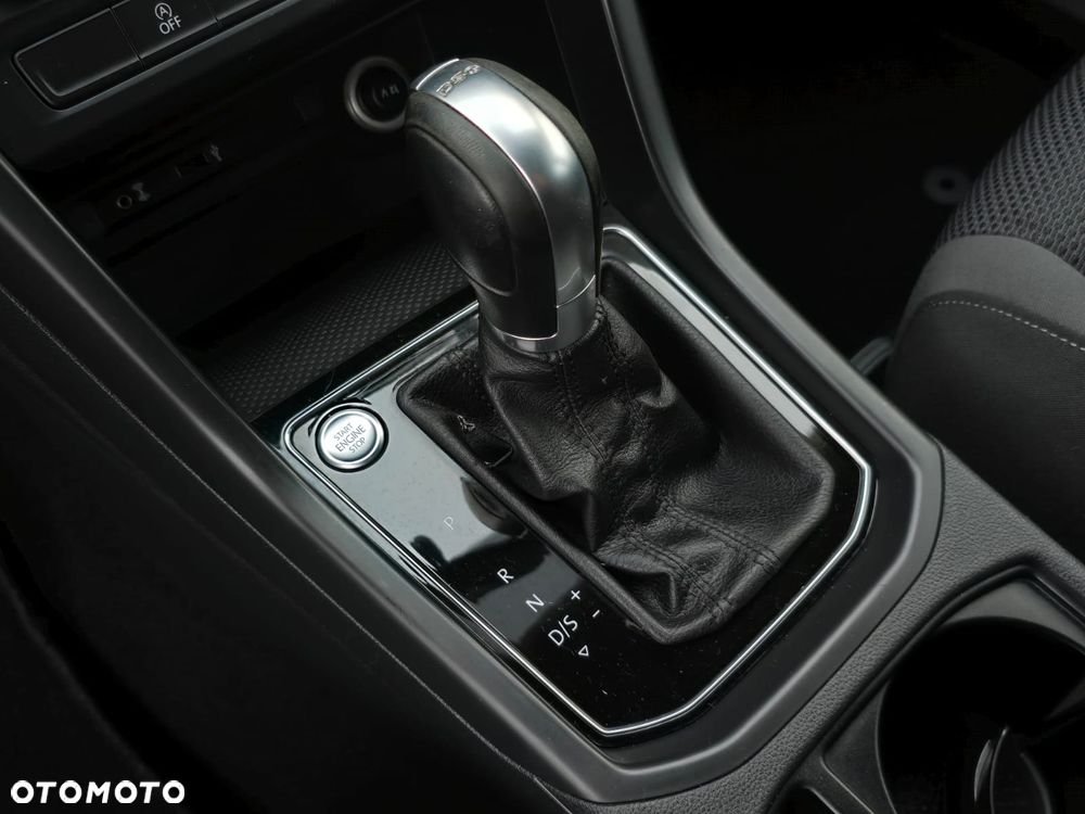 Volkswagen Touran - 11