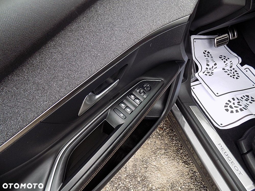 Peugeot 3008 PureTech 130 Stop & Start GPF EAT8 Allure Business-Paket - 9