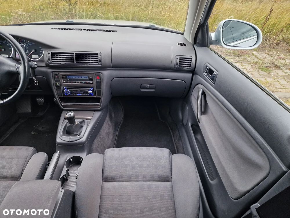 Volkswagen Passat 1.6 Exclusive - 23