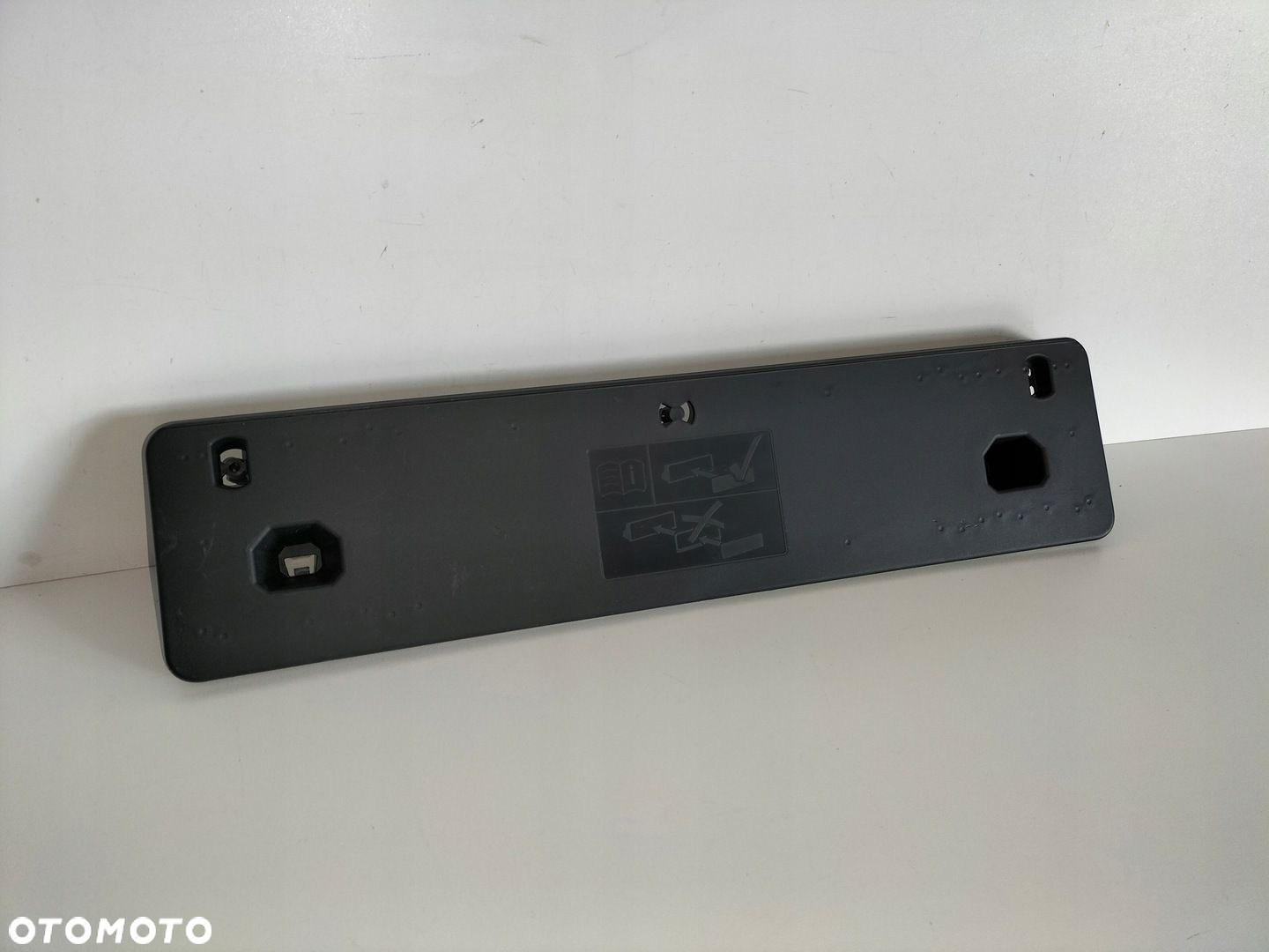 Podkładka pod tablicę rejestracyjną przód MERCEDES CLA C118 19- AMG - 2