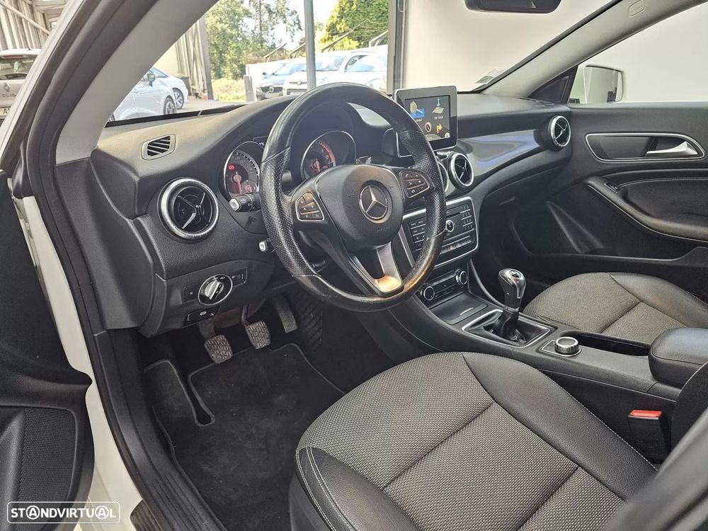 Mercedes-Benz CLA 180 d Urban - 14
